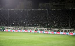 Πανό κατά πολιτικών και δημοσιογράφων από τη Θύρα 13 - Μαύρα καπνογόνα στη μνήμη των θυμάτων στα Τέμπη (gallery & vid)