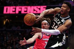 O Greek Freak έκανε ρεκόρ σεζόν στις ασίστ και το 33ο triple double της καριέρας του