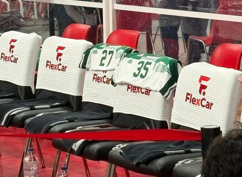 Με τις μπλούζες του... 7ου αστεριού και της Ακρόπολης ο Παναθηναϊκός στο ντέρμπι