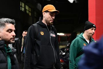 Η άφιξη του Παναθηναϊκού στο ΣΕΦ για το ντέρμπι με τον Ολυμπιακό - Το βίντεο του Sportal