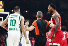 Σύζυγος Σλούκα: «Η μάνα του τον ξέρει αυτόν που κάνει νταϊλίκια στον Σλούκα;» (pic)