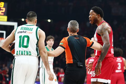 Σύζυγος Σλούκα: «Η μάνα του τον ξέρει αυτόν που κάνει νταϊλίκια στον Σλούκα;» (pic)