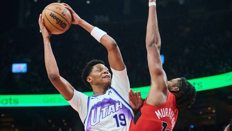 Νίκη για τους Τζαζ κόντρα στους Ουίζαρντς στο ντεμπούτο του Τρέι Γιανγκ