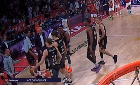 Ένταση στο Ερυθρός Αστέρας-Μπάγερν: Ο Ιζούντου χτύπησε με το κεφάλι αντίπαλο!