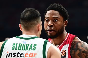 Εντασή και αψιμαχία μεταξύ Σλούκα και Τζόουνς (pics)