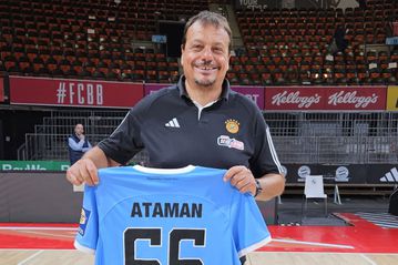 Ο Αταμάν στην πρωτεύουσα της Βαυαρίας πήρε δώρο τη φανέλα της Μόναχο 1860 και όχι της Μπάγερν