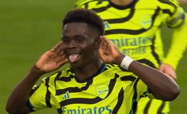 «Καθάρισε» την Μπράιτον, πάτησε κορυφή και περιμένει η Άρσεναλ!