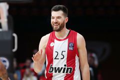 Ο Πίτερς ανακοίνωσε πως ανοίγει εστιατόριο στο Μικρολίμανο - Η ονομασία με χρώμα... Ολυμπιακού