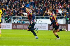 «Show του Έλληνα Θεού»: Ο Κουλούρης πέτυχε χατ τρικ στη νίκη της Πογκόν και οι Πολωνοί τον αποθέωσαν (vid)