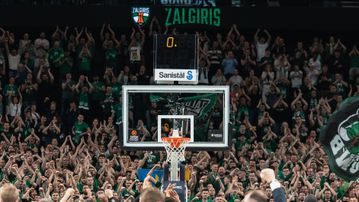 Το απόλυτο χάος στις κερκίδες της Zalgirio Arena μεταξύ οπαδών της Ζαλγκίρις!