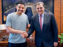 Η ΕΟΕ επιβράβευσε τον Εμμανουήλ Καραλή για το ασημένιο μετάλλιο στο Παγκόσμιο