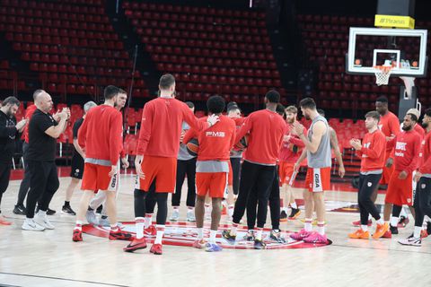 Το «πηγαδάκι» Φουρνιέ, Παπανικολάου και Χολ - Πλάνα του Sportal από την προπόνηση του Ολυμπιακού πριν τη Ρεάλ