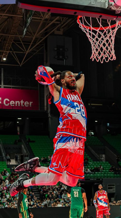 Οι Harlem Globetrotters μάγεψαν την Αθήνα με ένα ανεπανάληπτο μπασκετικό show