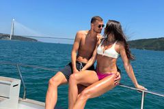 Η Άμρα Τζέκο στο πλευρό του Έντιν: Η ιστορία αγάπης πίσω από την επιτυχία (pics)