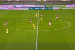 Ο Μανκόσου σούταρε από το... σπίτι του και πέτυχε αδιανόητο γκολ (vid)