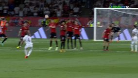 Κόντεψε να... σπάσει το οριζόντιο δοκάρι η εκτέλεση φάουλ του Αλάμπα