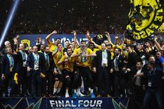 Το μήνυμα της ΑΕΚ Betsson για τα έξι χρόνια από την κατάκτηση του BCL: «Η Βασίλισσα ράβει το τρίτο ευρωαστέρι της» (pic)