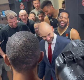 Απολαυστικός Σπανούλης στα αποδυτήρια της Μονακό: «Ε μ@@@, μου καταστρέψατε το κοστούμι μου που είναι Dior» (video)