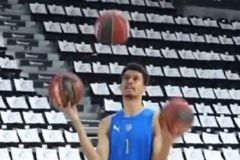 Ο ζογκλέρ Ουεμπανιαμά κάνει κόλπα με τρεις μπάλες στον αέρα! (vid)