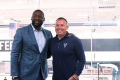 Ο κόουτς Γκρίφιν πιάνει δουλειά και οι Μπακς τον καλωσόρισαν επισήμως (vid)