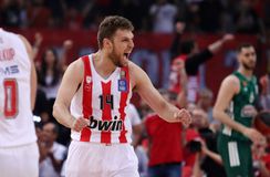 Το παλεύει μέχρι τέλους ο Βεζένκοφ για να παίξει στο Game 3