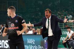 Τι έχει συμβεί στα φετινά ντέρμπι «αιωνίων» με Έλληνες διαιτητές στο παρκέ; (vids)