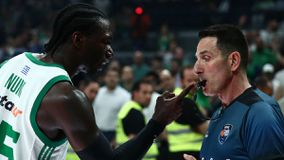 Παναθηναϊκός-Ολυμπιακός: Αποβλήθηκε ο Ναν που εξερράγη με τους διαιτητές