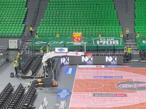 Με προστατευτικό plexiglass ο πάγκος του Ολυμπιακού στο ΟΑΚΑ για το Game 3