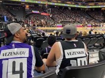 Οι φίλαθλοι των Κινγκς έκαναν... πατέντα για να φορέσουν από τώρα τη φανέλα του Βεζένκοφ