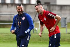 Οι... τρέλες του καιρού και η ολιστική προπονητική προσέγγιση του Μαρτίνεθ (vids)