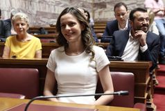 Έφη Αχτσιόγλου: Τι ομάδα είναι και γιατί μετάνιωσε που πήγε γήπεδο με τον Τσακαλώτο (vid)