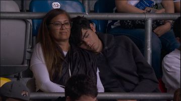 Οπαδός κοιμήθηκε στη διάρκεια του πρώτου ημιχρόνου του Αγγλία - Ελβετία