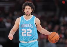 Επίσημα στους Μπακς ο Βασίλιε Μίτσιτς