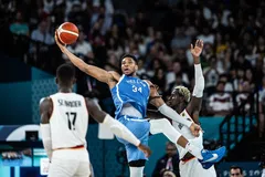 Συγκλονιστικός ξανά: Ο Γιάννης Αντετοκούνμπο τα έδωσε όλα για την Εθνική (vid)