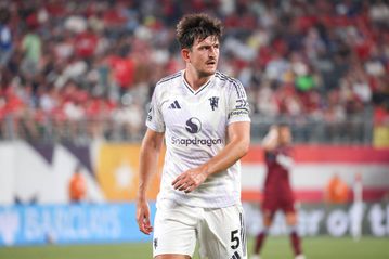 Η Μάντσεστερ Γιουνάιτεντ απέρριψε προσφορές από πέντε συλλόγους για τον Χάρι Μαγκουάιρ