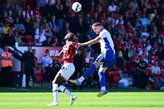 Οπαδός της Σουίντον πέταξε καρέκλα σε παίκτη της Γουόλσολ και ο προπονητής της ομάδας του τον απείλησε