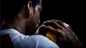 Έσπασε τα κοντέρ: Ο Λεόν σέρβιρε με ταχύτητα 138 χιλιόμετρα την ώρα! (vid)