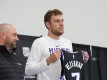 Ο Ντε Άαρον Φοξ αποθεώνει τον Βεζένκοφ: «Όταν τον έβλεπα να σουτάρει έλεγα "ουάου"»