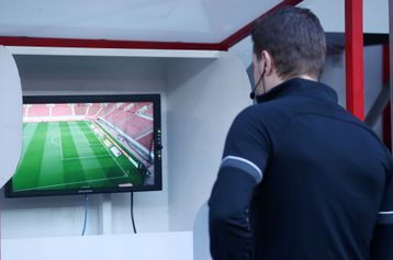 Η ΕΠΟ έφερε αρχιδιαιτητή από μία χώρα που δε χρησιμοποιεί το VAR!