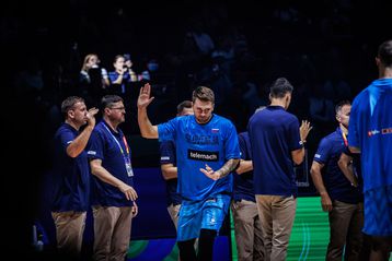 Απόλυτη αποθέωση για Ντοντσιτς, γιούχα για Μπρουκς