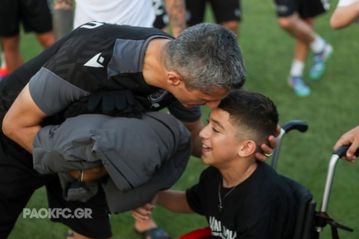 Τα ξεχωριστά γενέθλια του Γιαννάκη πριν το ταξίδι στις ΗΠΑ: Η υπόσχεση του Λουτσέσκου και η έκπληξη των παικτών του ΠΑΟΚ (vid)