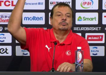 Νέο ξέσπασμα Αταμάν σε FIBA: «Λυπάμαι! Ο άνθρωπος πηγαίνει στο φεγγάρι, η FIBA...» (vid)