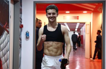 Η UEFA αποθεώνει τον 17χρονο Καρέτσα