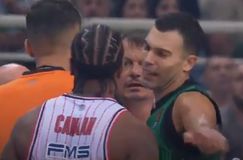 Ο Σλούκας έσπρωξε τον Κάνααν μακριά για να μην ακούει τις οδηγίες του Αταμάν