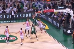 Το κάρφωμα του Μπαλτσερόφσκι που ξεσήκωσε το ΟΑΚΑ (vid)