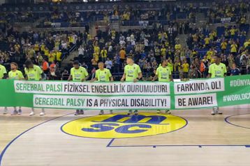 Η Φενέρμπαχτσε μπήκε στο γήπεδο και έδωσε ένα... μάθημα ζωής (vid)