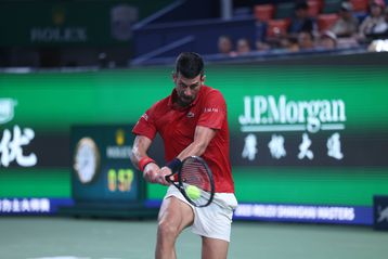 Ο Τζόκοβιτς έκανε εμετό δύο φορές κατά τη διάρκεια του αγώνα του στη Σαγκάη (vid)