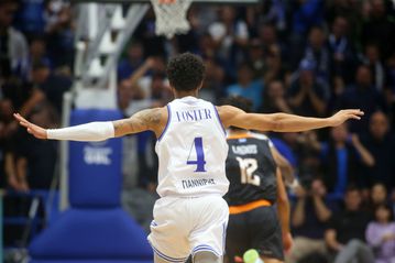 Top 10 για την 1η αγωνιστική της Stoiximan GBL με την τρίποντη «βόμβα» του Φόστερ στην κορυφή (vid)