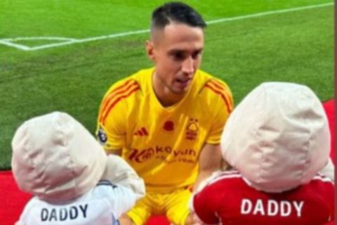 Τα παιδιά του Βλαχοδήμου παρακολούθησαν το ντεμπούτο του στην Premier League (pic)
