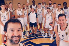 Η ομαδική selfie του Σέρχιο Γιούλ με τους αήττητους της Ρεάλ Μαδρίτης